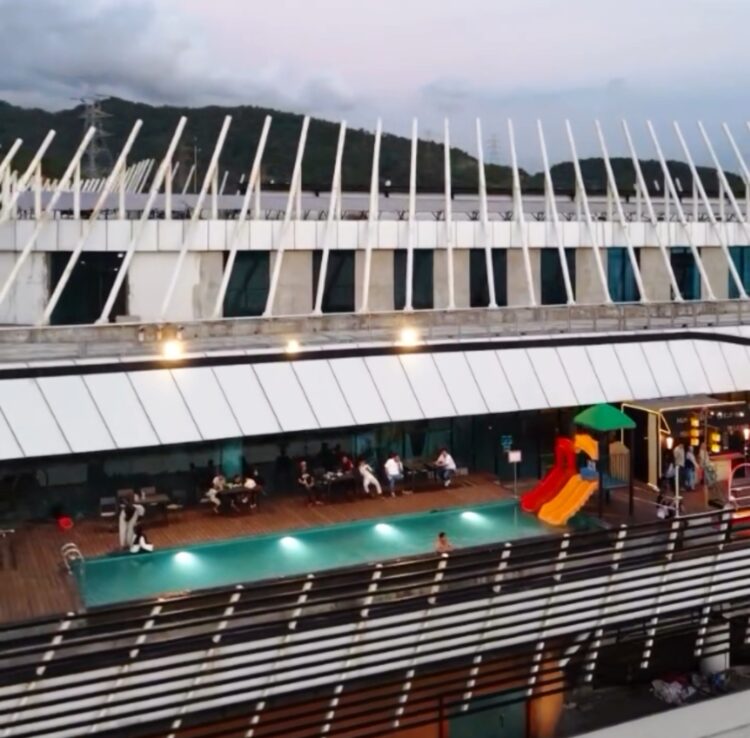 Kolam Renang Rooftop IFPRO Mall Sosoro Disorot, Pengunjung Soroti Aspek Keselamatan dan K3