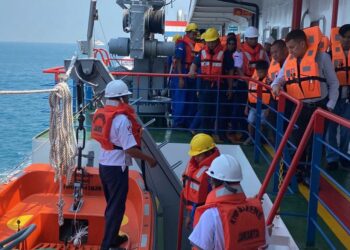 PT Surya Timur Line Group Tegaskan Komitmen Keselamatan Lewat Simulasi Darurat di Kapal Eirine